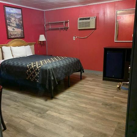 מונרוביל Budget Inn מראה חיצוני תמונה
