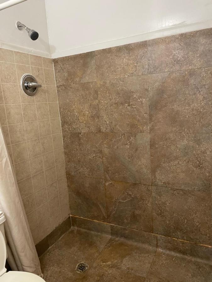מונרוביל Budget Inn מראה חיצוני תמונה