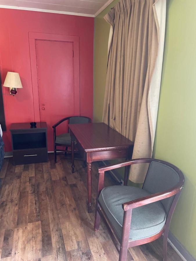 מונרוביל Budget Inn מראה חיצוני תמונה